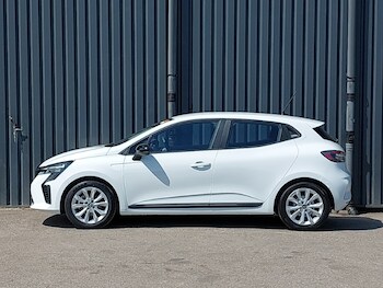 Used Renault Clio 2024 for sale - 76770680: Photo