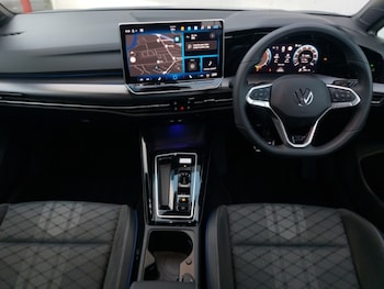 Used Volkswagen Golf 2024 for sale - 77365871: Photo