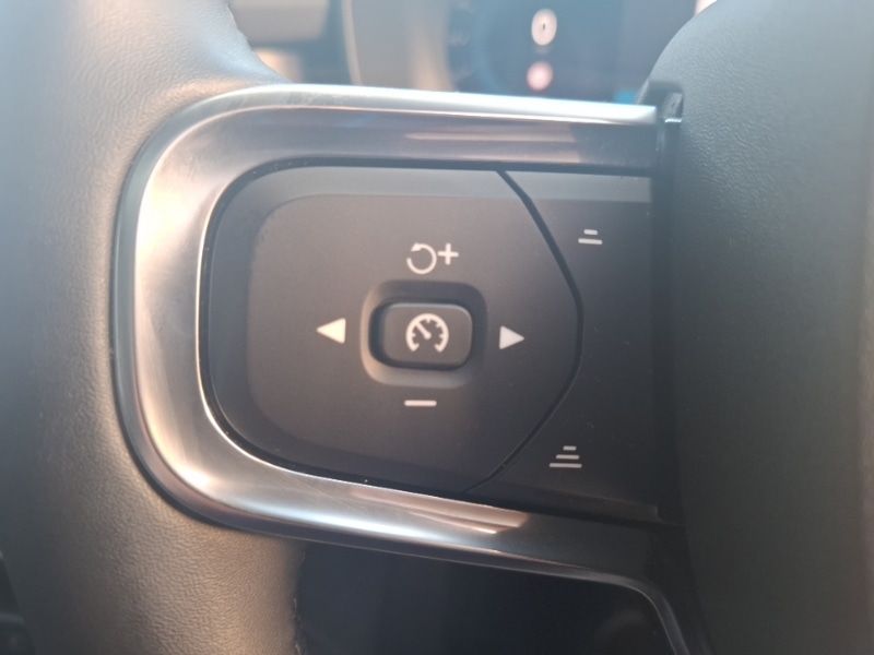 Used Volvo XC40 2023 for sale - 76362239: Photo 12