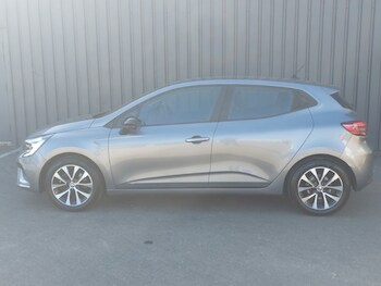 Used Renault Clio 2023 for sale - 78439306: Photo
