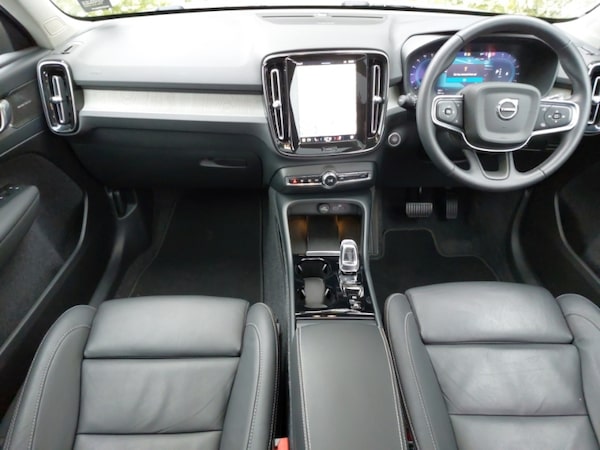 Used Volvo XC40 2024 for sale - 76310215: Photo 2