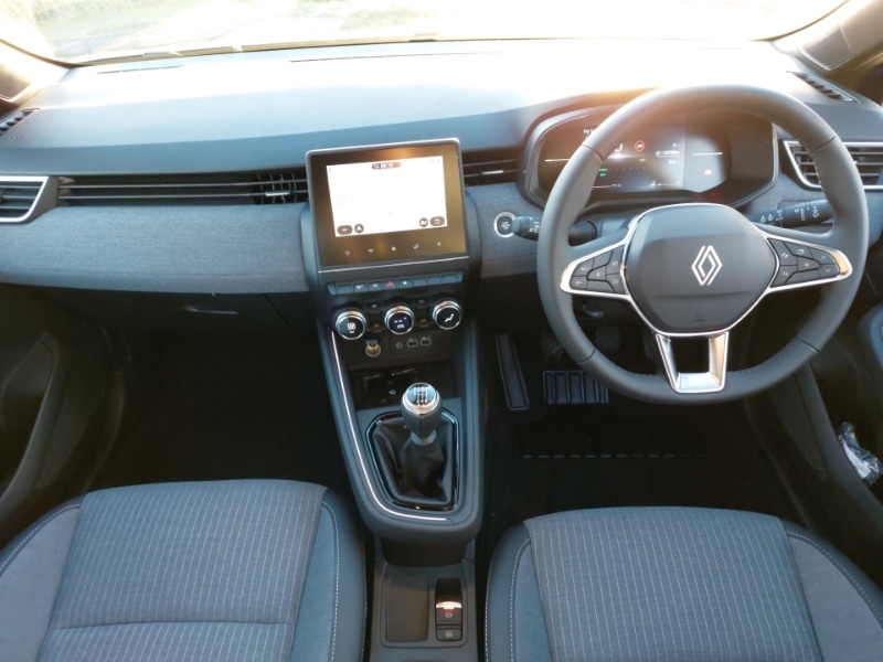 Used Renault Clio 2025 for sale - 76842555: Photo 2