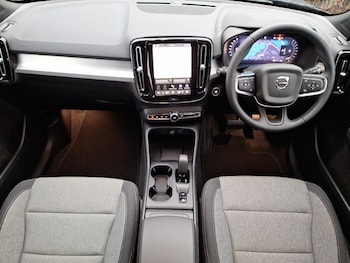 Used Volvo XC40 2025 for sale - 76543926: Photo