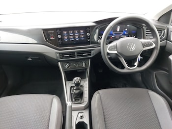 Used Volkswagen Polo 2024 for sale - 76282343: Photo 2
