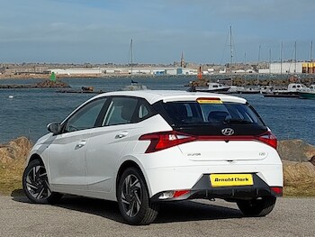 Used Hyundai i20 2023 for sale - 77969455: Photo