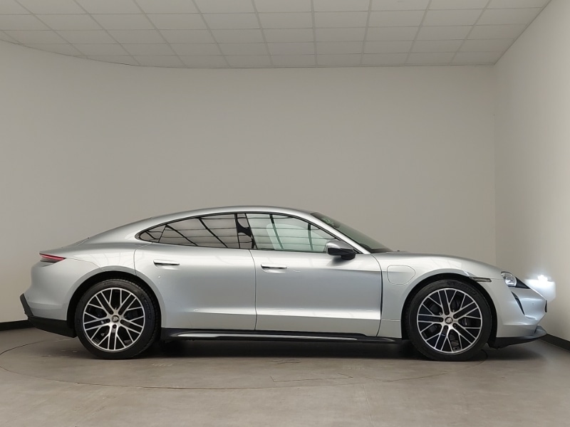 Used Porsche Taycan 2021 for sale - 77817301: Photo 4