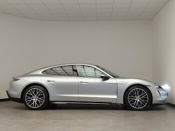 Used Porsche Taycan 2021 for sale - 77817301: Photo