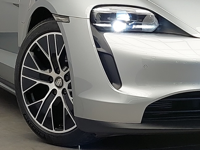 Used Porsche Taycan 2021 for sale - 77817301: Photo 9