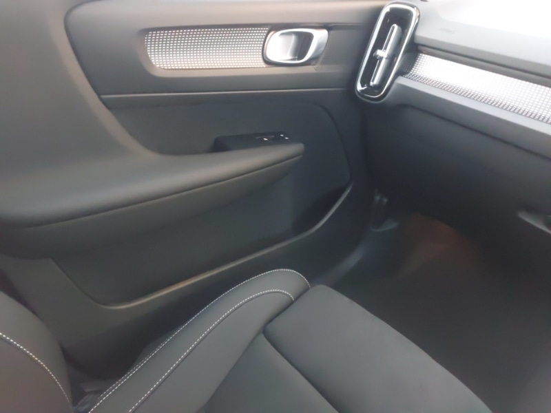 Used Volvo XC40 2025 for sale - 77142323: Photo 11