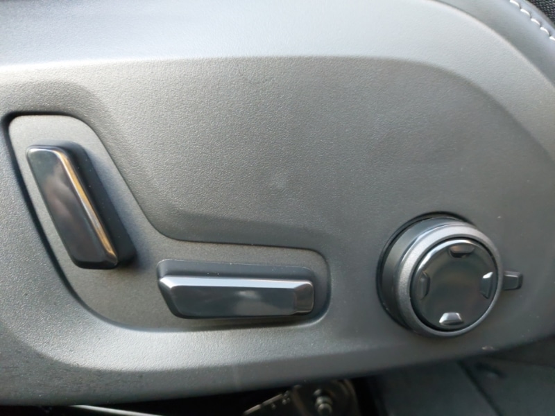 Used Volvo XC60 2025 for sale - 76838401: Photo 12