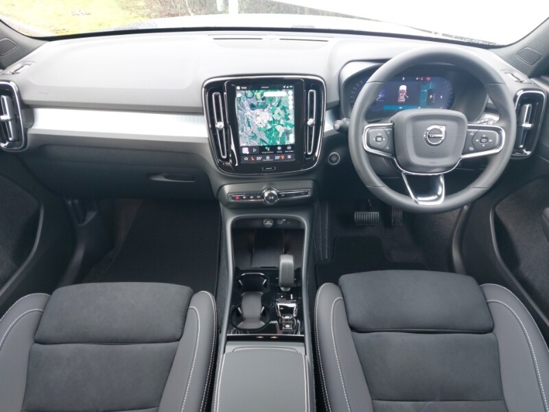 Used Volvo XC40 2025 for sale - 78219851: Photo 2