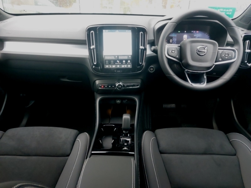 Used Volvo XC40 2025 for sale - 77540567: Photo 2