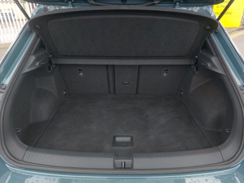 Used Volkswagen T-Roc 2023 for sale - 77923920: Photo 8