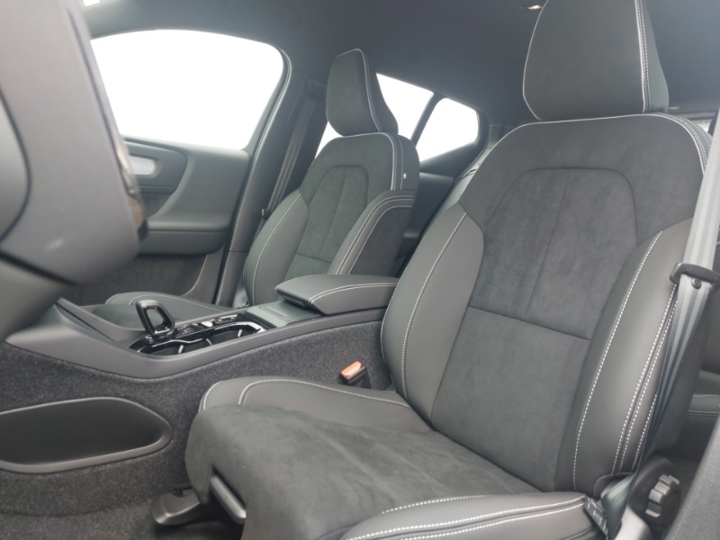 Used Volvo XC40 2025 for sale - 77122917: Photo 5