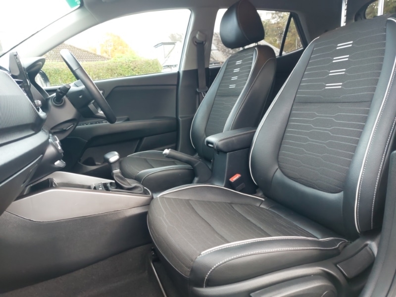 Used Kia Stonic 2023 for sale - 76475676: Photo 5