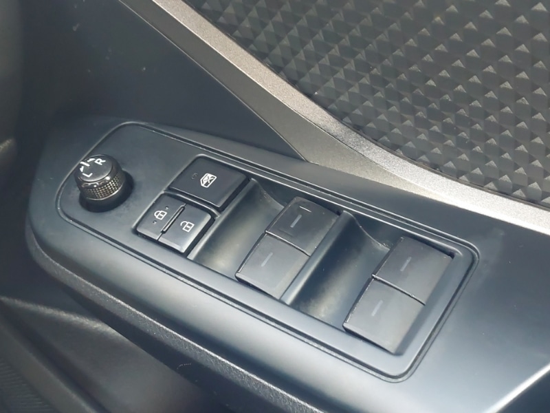 Used Toyota C-HR 2023 for sale - 78133328: Photo 11