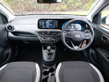 Used Hyundai i10 2024 for sale - 77058229: Photo