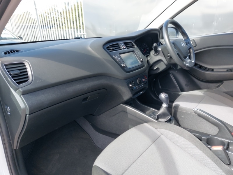 Used Hyundai i20 2020 for sale - 76145107: Photo 5