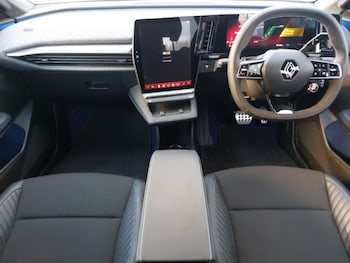 Used Renault Scenic E-Tech 2024 for sale - 77800102: Photo