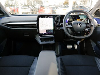 Used Renault Scenic E-Tech 2024 for sale - 76446302: Photo