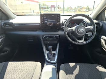 Used Toyota Yaris 2023 for sale - 79432403: Photo