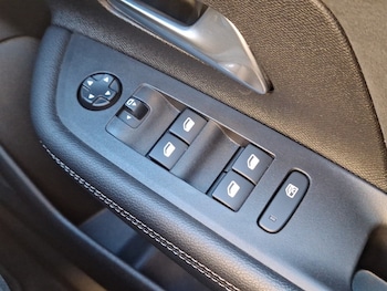 2021 - 100kW Ultimate Edition 50kWh 5dr Auto