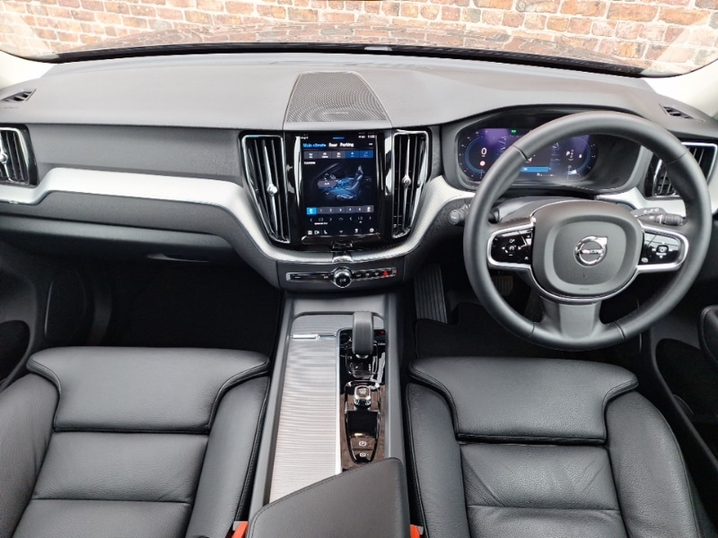 Used Volvo XC60 2023 for sale - 76107651: Photo 2