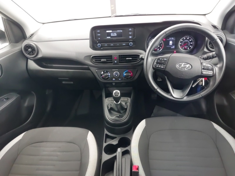 Used Hyundai i10 2023 for sale - 76160085: Photo 2