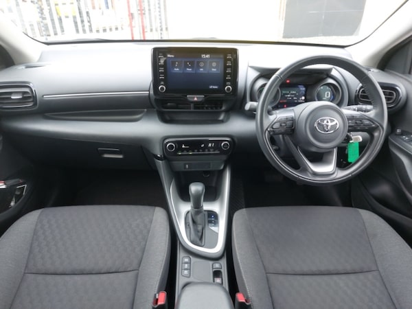 Used Toyota Yaris 2022 for sale - 76220939: Photo 2