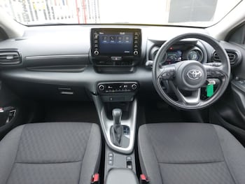 Used Toyota Yaris 2022 for sale - 76220939: Photo 2