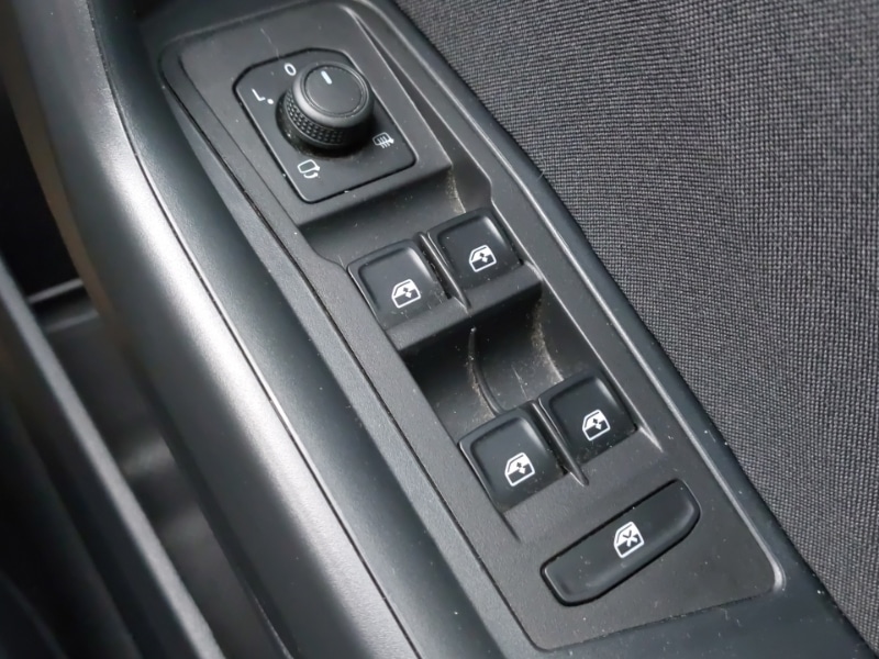 Used Volkswagen T-Roc 2023 for sale - 76770880: Photo 12