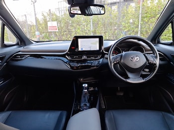 Used Toyota C-HR 2023 for sale - 77573654: Photo