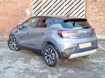 Used Renault Captur 2022 for sale - 76912369: Photo