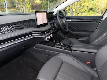 Used Skoda Superb 2024 for sale - 77252723: Photo