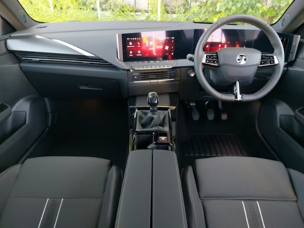 Used Vauxhall Astra 2025 for sale - 76212380: Photo 2