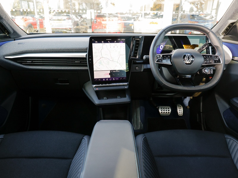 Used Renault Scenic E-Tech 2024 for sale - 76837869: Photo 2