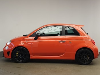 Used Abarth 695 2023 for sale - 79235294: Photo