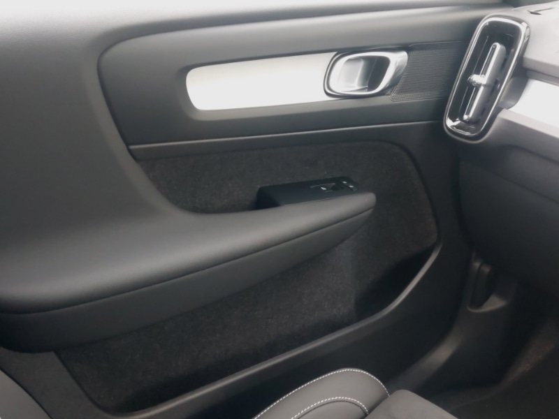 Used Volvo XC40 2025 for sale - 77565685: Photo 11