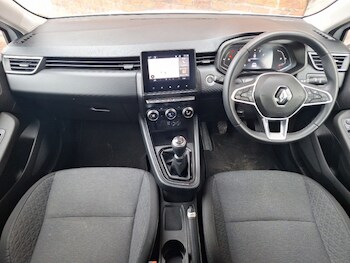 Used Renault Clio 2022 for sale - 76492571: Photo