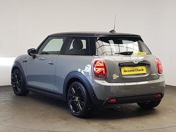 Used MINI Cooper 2021 for sale - 76120736: Photo