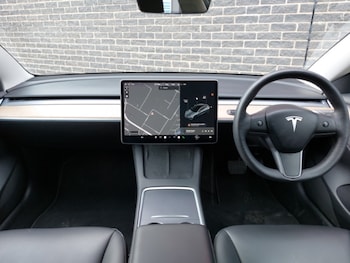 Used Tesla Model 3 2021 for sale - 76225602: Photo 2