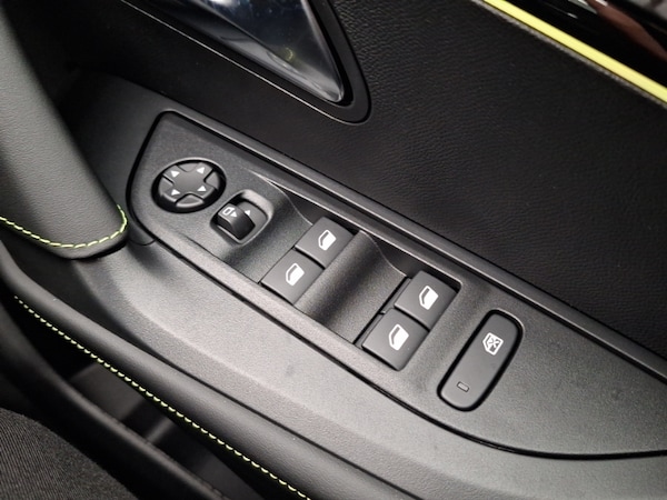 Used Peugeot 2008 2025 for sale - 76254039: Photo 12