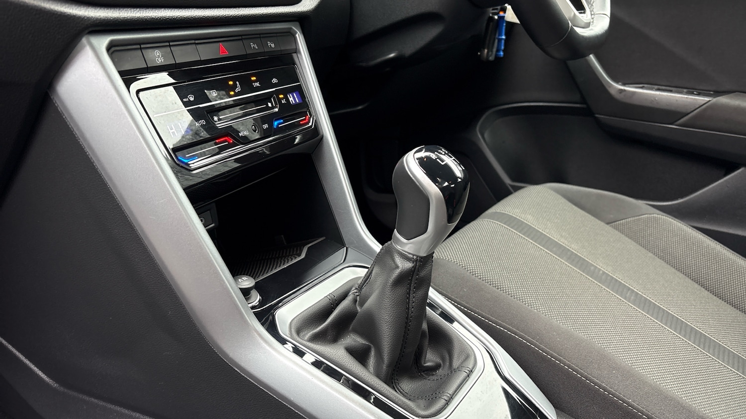 Used Volkswagen T-Roc 2023 for sale - 76784835: Photo 13