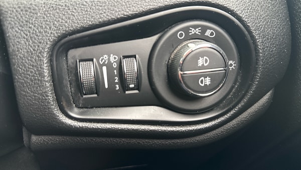 Used Jeep Renegade 2019 for sale - 76064077: Photo 35