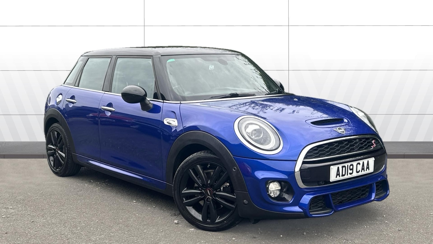 Used MINI Hatch 2019 for sale - 76113811: Photo 1
