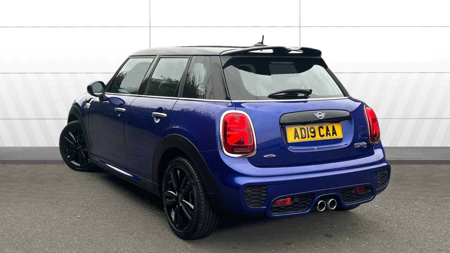 Used MINI Hatch 2019 for sale - 76113811: Photo 2