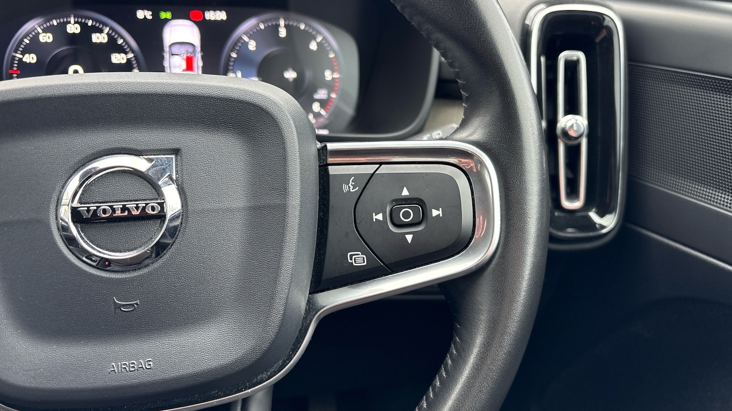 Used Volvo XC40 2019 for sale - 77715216: Photo 40