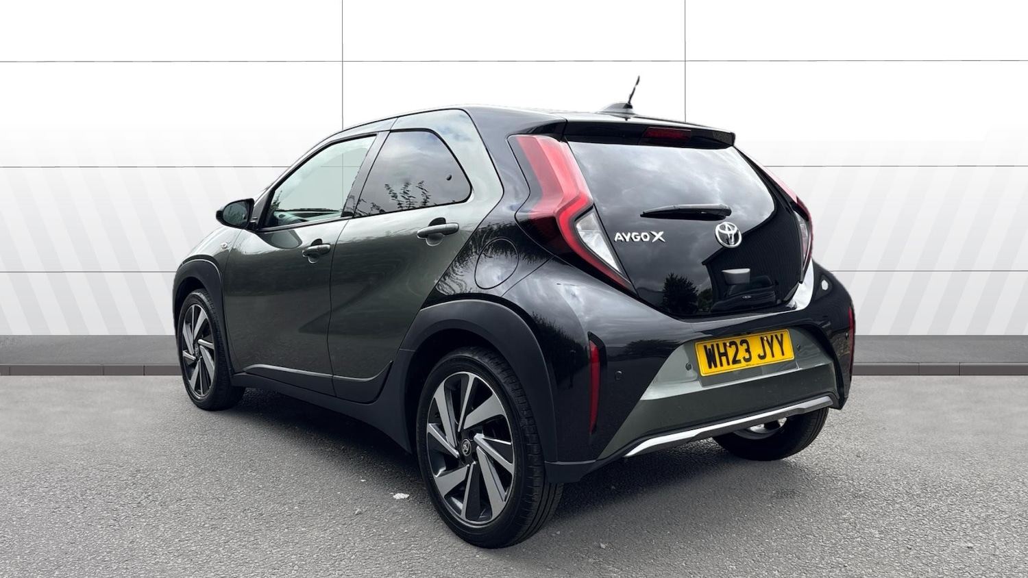 Used Toyota Aygo X 2023 for sale - 75921650: Photo 2
