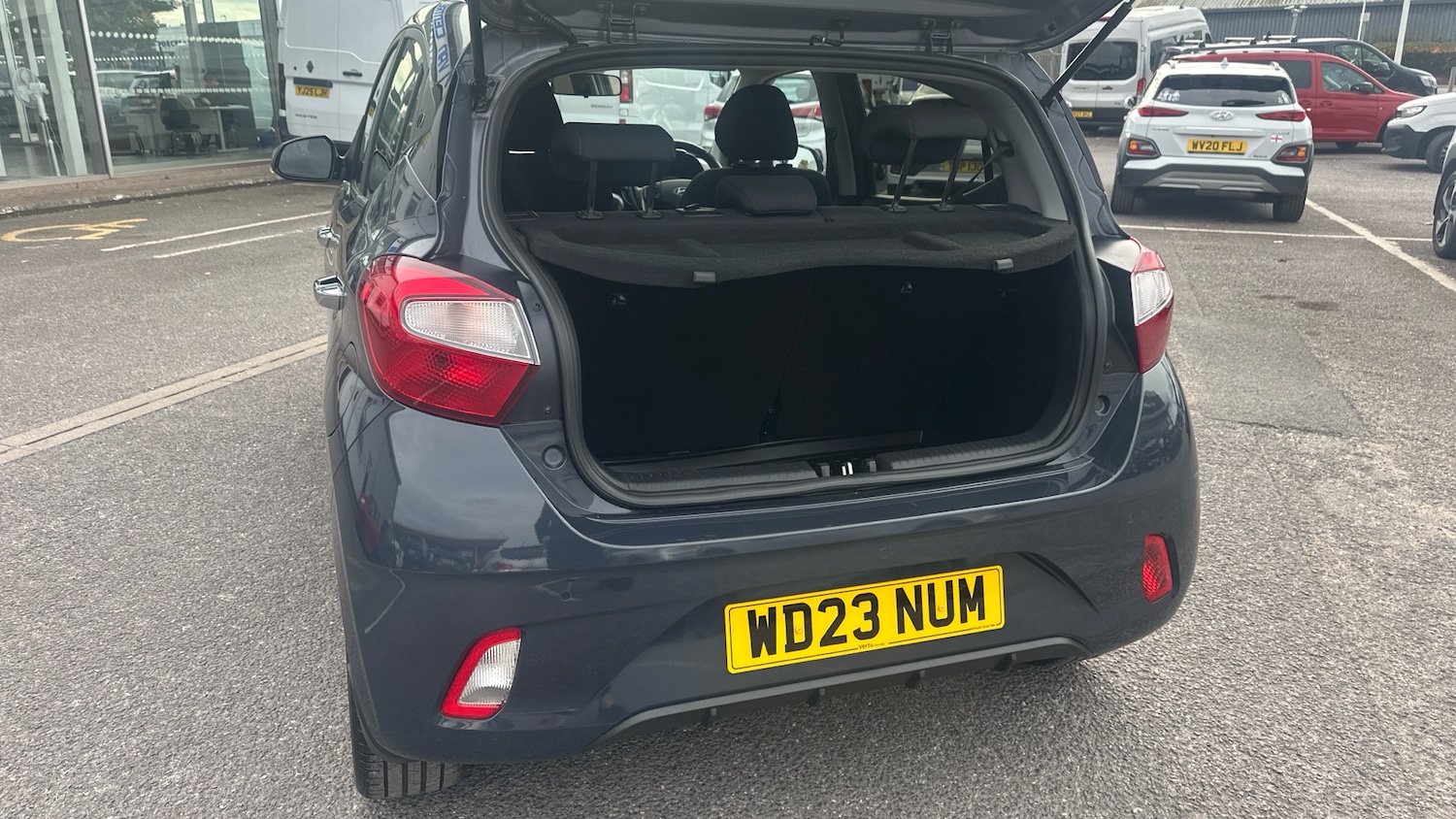 Used Hyundai i10 2023 for sale - 76045361: Photo 35