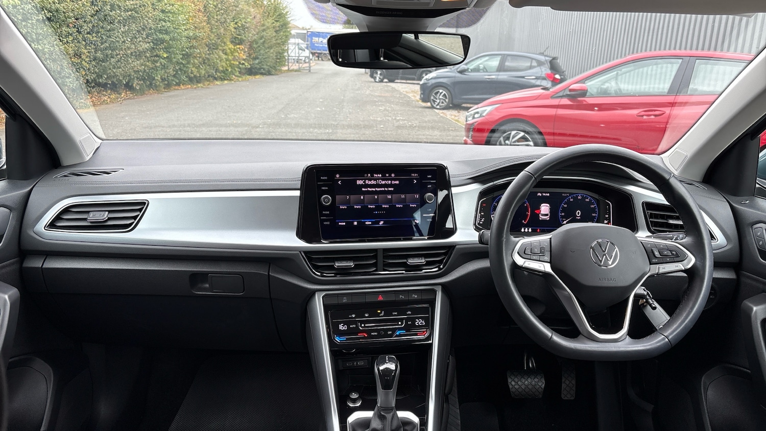 Used Volkswagen T-Roc 2023 for sale - 76302848: Photo 10